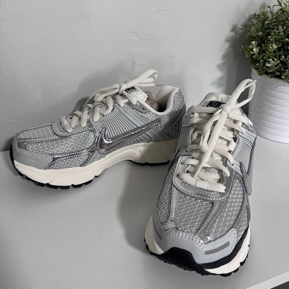 Nike Vomero 5 Limited Edition - Picture 8 of 10